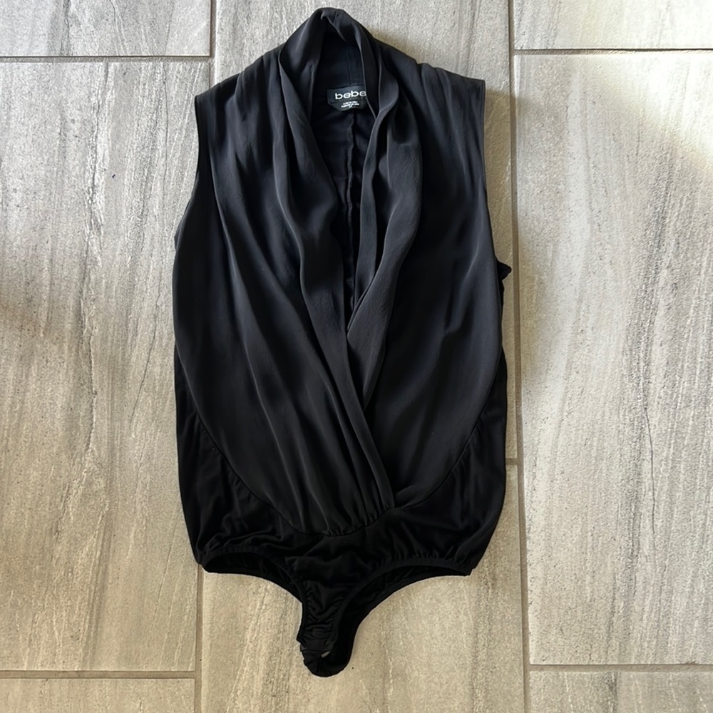 Women’s Bebe silk deep plunge bodysuit blouse size small